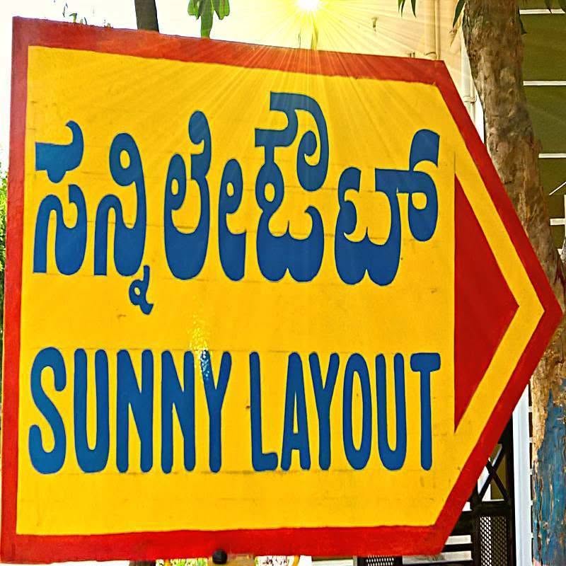 Yellow and blue Sunny Layout direction sign